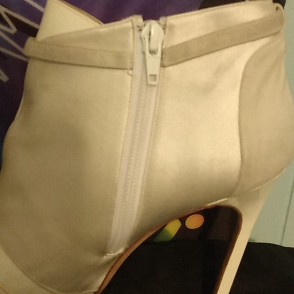 Manolo Blahnik Ankle Boots Size 9 - Picture 3 of 8